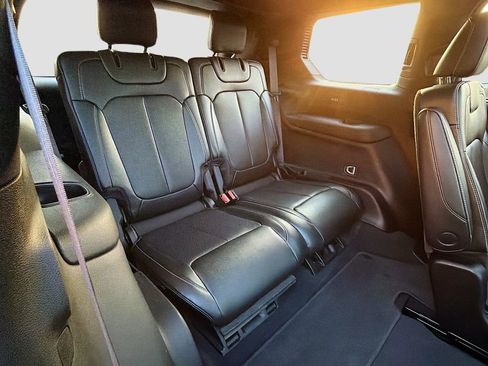 Used 2024 Jeep Grand Cherokee L Limited w/ Luxury Tech Group II AWD/4WD image 21