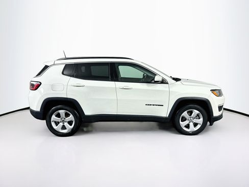 Used 2018 Jeep Compass Latitude w/ Popular Equipment Group FWD image 10