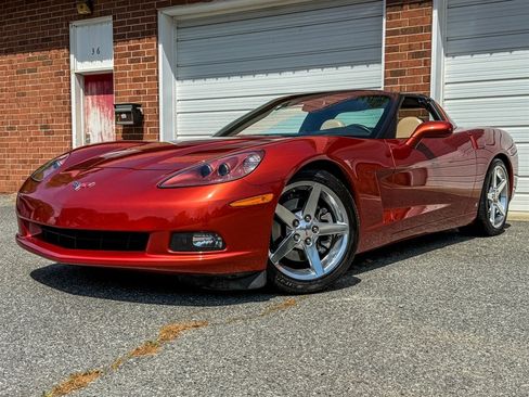 Used 2006 Chevrolet Corvette Coupe w/ Preferred Equipment Group RWD image 7