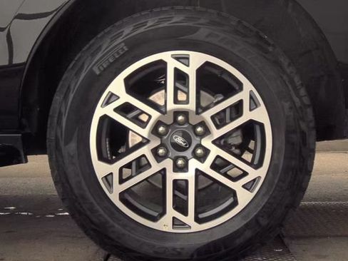 Used 2025 Ford Expedition Active AWD/4WD image 13