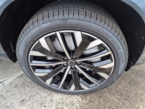 New 2026 Volvo XC90 T8 Core w/ Protection Package Premier AWD/4WD image 9