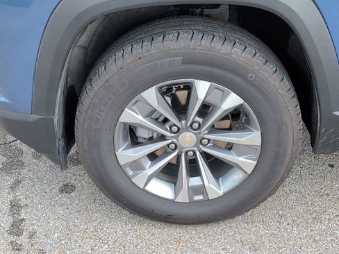Used 2026 Chevrolet Equinox LT AWD/4WD image 11