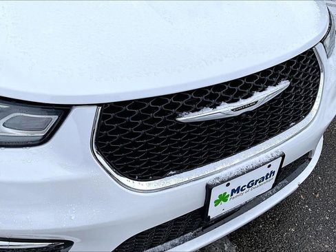 Used 2022 Chrysler Pacifica Touring-L image 29