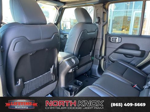 New 2026 Jeep Gladiator Sport AWD/4WD image 16