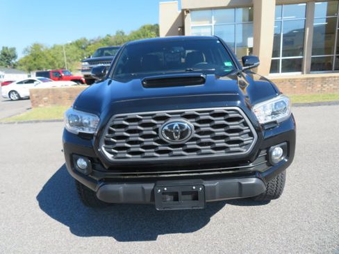 Used 2020 Toyota Tacoma TRD Sport image 9