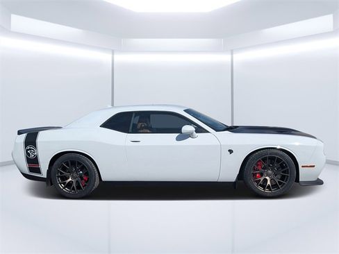 Used 2016 Dodge Challenger SRT Hellcat image 2