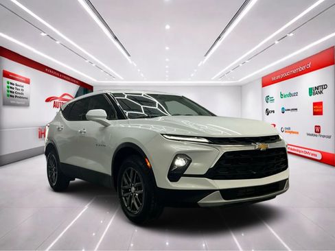 Used 2023 Chevrolet Blazer LT FWD image 2