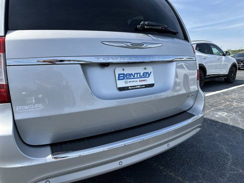 Used 2011 Chrysler Town & Country Limited w/ Trailer Tow Group image 14