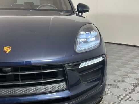 Used 2022 Porsche Macan AWD/4WD image 11