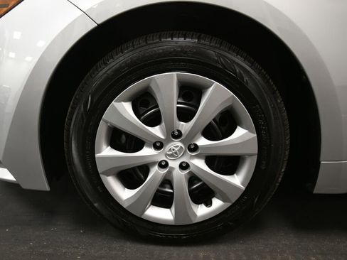 Used 2025 Toyota Corolla LE FWD image 32