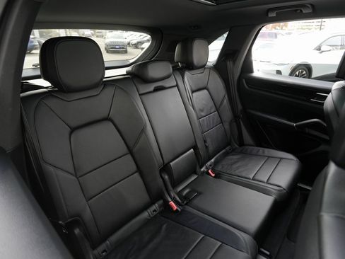 Used 2020 Porsche Cayenne image 25