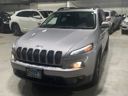 Used 2015 Jeep Cherokee Latitude w/ Comfort/Convenience Group AWD/4WD image 2