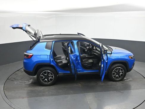 Used 2025 Jeep Compass Trailhawk AWD/4WD image 49
