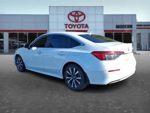 Used 2022 Honda Civic EX image 4