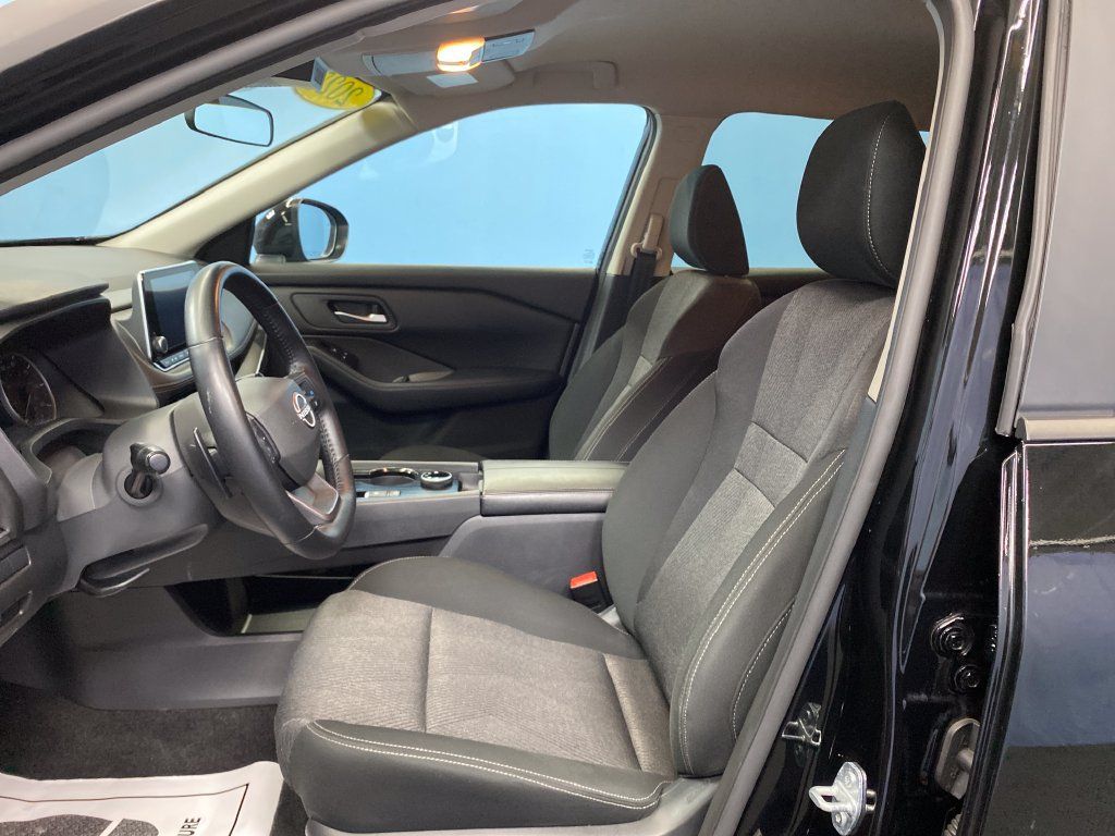Used 2025 Nissan Rogue SV AWD/4WD image 9