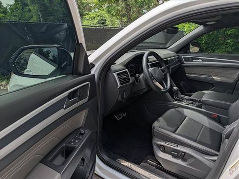 Used 2023 Volkswagen Atlas Cross Sport SEL R-Line AWD/4WD image 28
