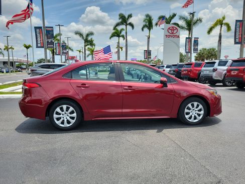 Used 2022 Toyota Corolla LE FWD image 13