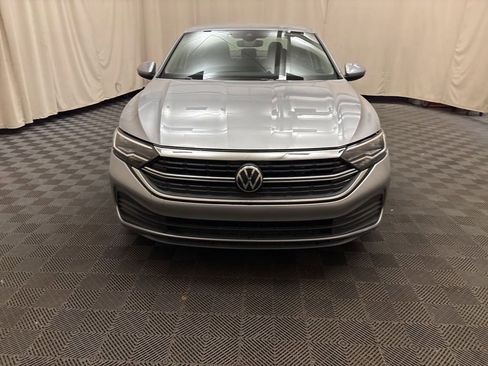 Used 2024 Volkswagen Jetta SE image 2