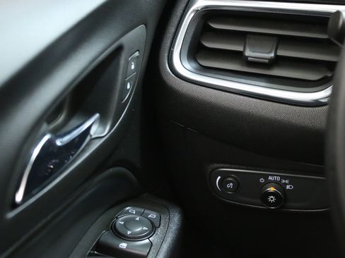 Used 2023 Chevrolet Equinox LT image 18