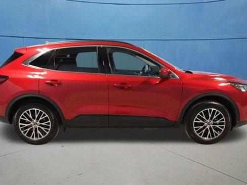 Used 2025 Ford Escape SE w/ Class II Trailer Tow Package FWD image 35