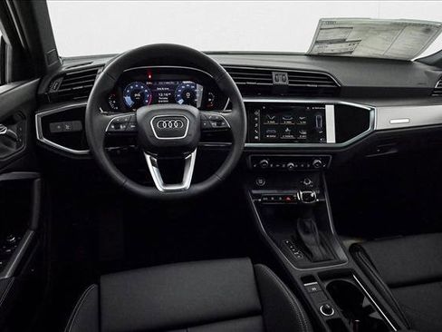 New 2025 Audi Q3 2.0T Premium image 8