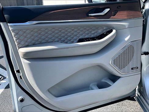 Used 2022 Jeep Grand Cherokee L Summit w/ Luxury Tech Group V image 19