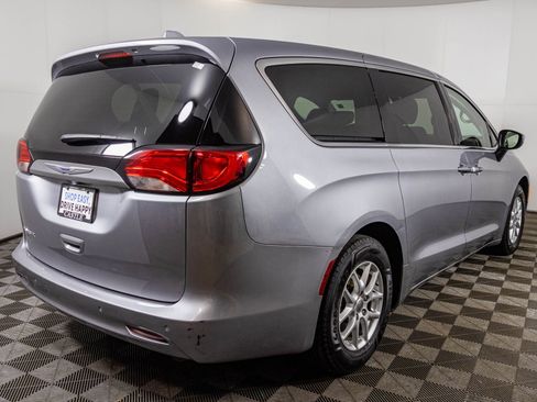 Used 2020 Chrysler Voyager LX FWD image 13