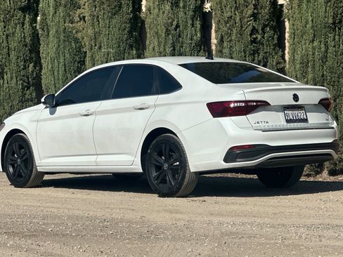 Certified 2024 Volkswagen Jetta SE w/ Panoramic Sunroof Package image 6