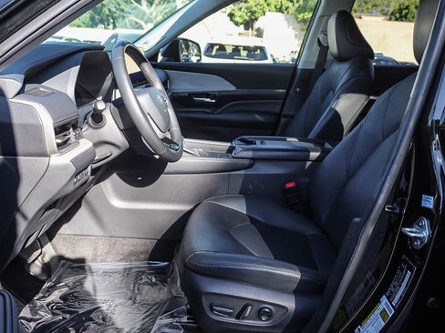 Used 2024 Toyota Grand Highlander Limited image 17