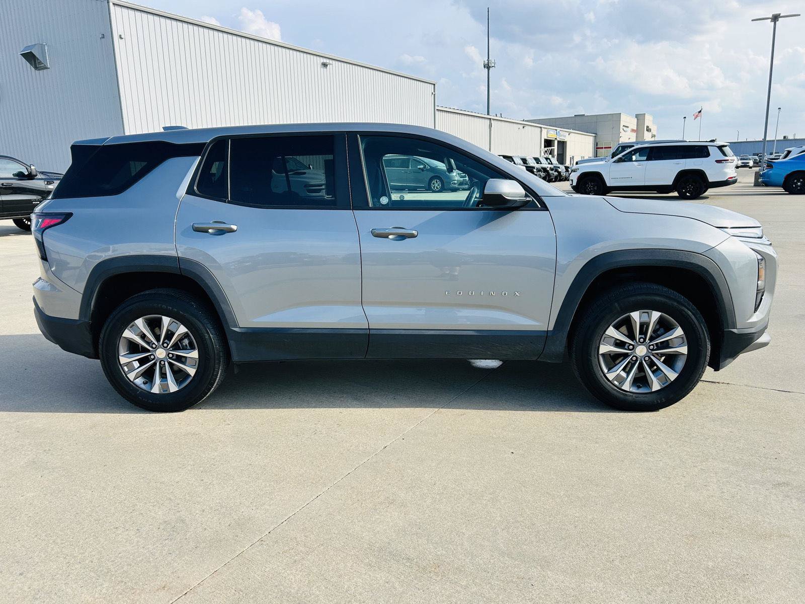 Used 2025 Chevrolet Equinox LT FWD image 39
