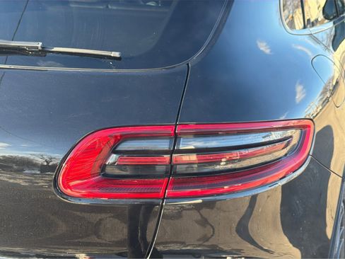 Used 2017 Porsche Macan Turbo AWD/4WD image 30