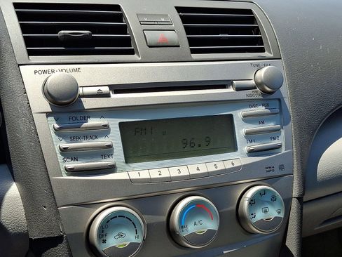 Used 2009 Toyota Camry FWD image 17