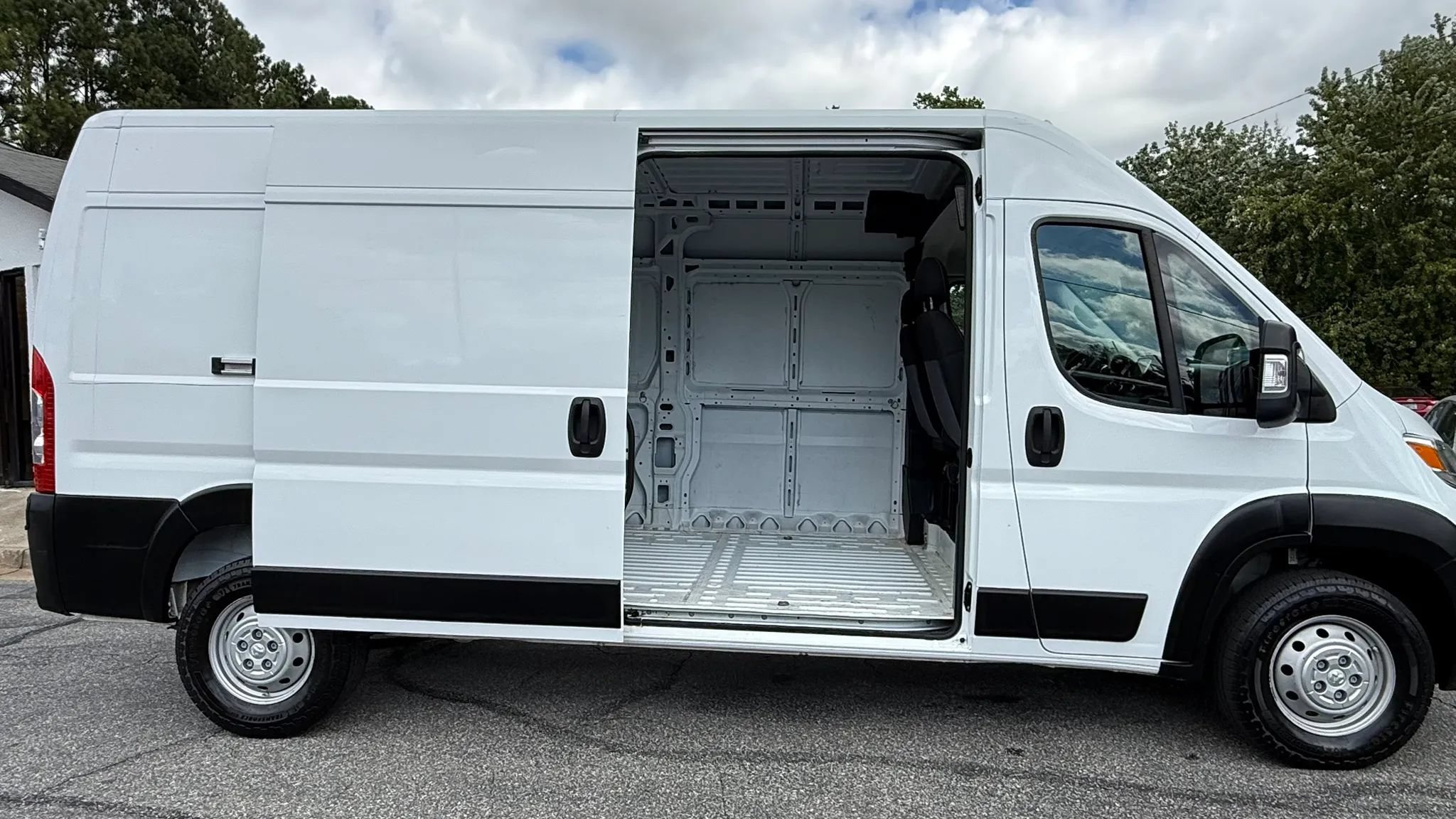 Used 2023 RAM ProMaster 2500 FWD image 6