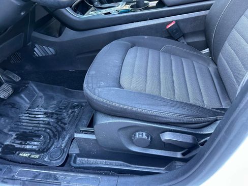 Used 2016 Ford Edge SE image 20