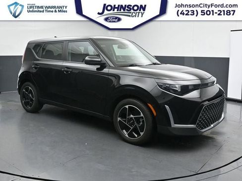 Used 2023 Kia Soul EX FWD image 2