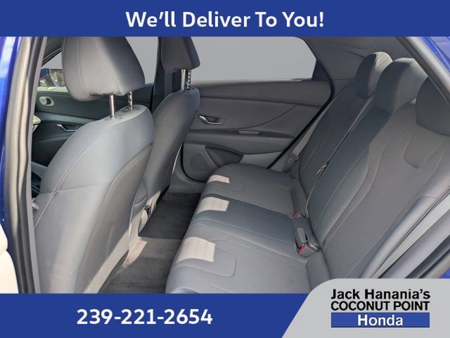 Used 2021 Hyundai Elantra SE FWD image 12