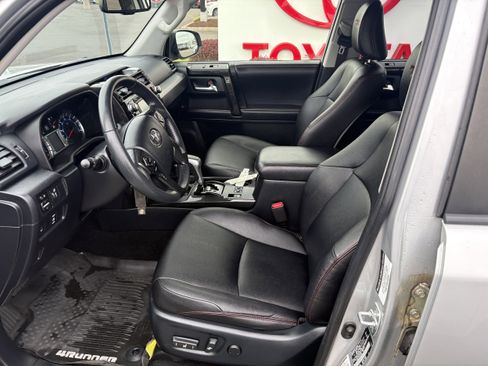 Used 2018 Toyota 4Runner TRD Off-Road Premium AWD/4WD image 3