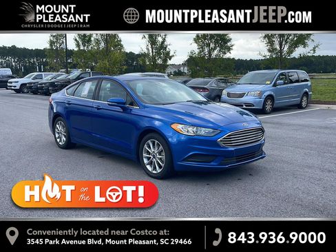 Used 2017 Ford Fusion SE w/ Fusion SE Technology Package FWD image 1