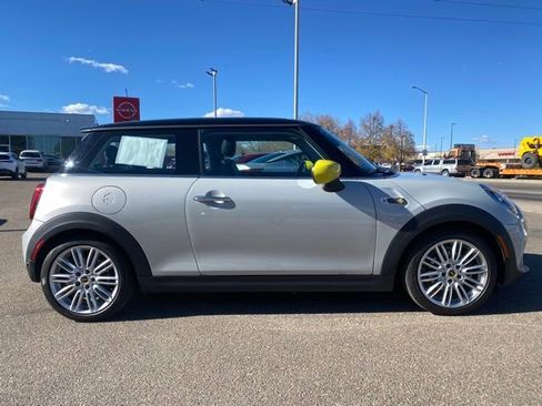 Used 2021 MINI Cooper SE w/ 6.5" Touchscreen Package image 6