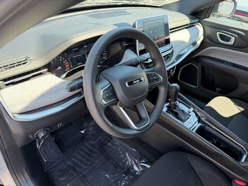 Used 2025 Jeep Compass Sport AWD/4WD image 11
