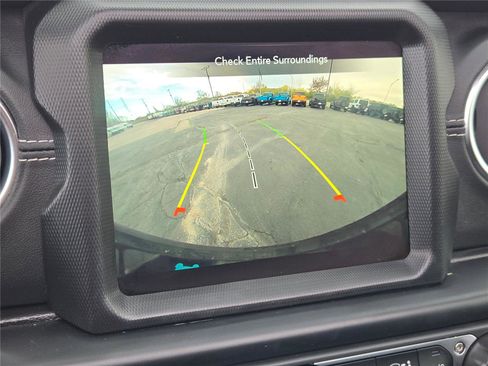 Used 2022 Jeep Wrangler Unlimited Sahara w/ Cold Weather Group image 31