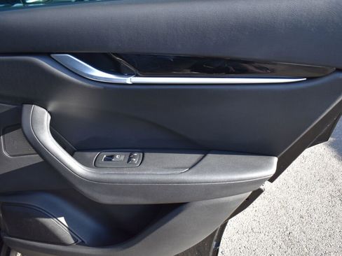 Used 2020 Maserati Levante image 22