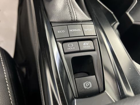 Used 2025 Toyota Camry SE AWD/4WD image 32