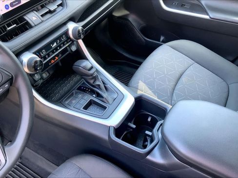 Used 2023 Toyota RAV4 XLE FWD image 31