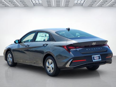 New 2026 Hyundai Elantra SE FWD image 6