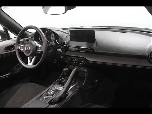 Used 2025 MAZDA MX-5 Miata Club RWD image 17