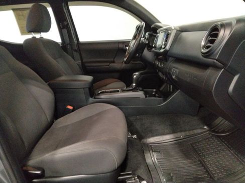 Used 2018 Toyota Tacoma TRD Off-Road image 37