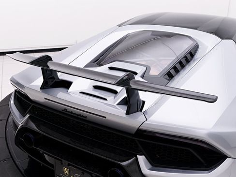 Used 2018 Lamborghini Huracan Performante image 34