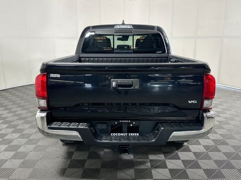 Used 2022 Toyota Tacoma SR5 RWD image 4