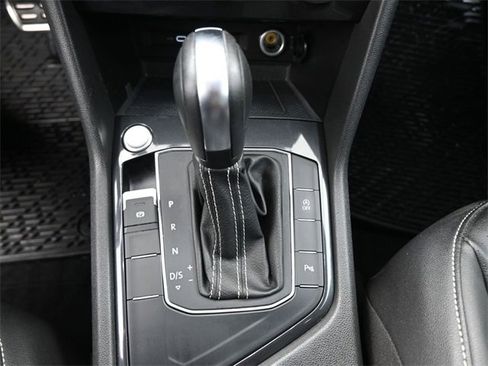 Used 2021 Volkswagen Tiguan SE R-Line w/ 3-Row Tiguan MDO Package image 4